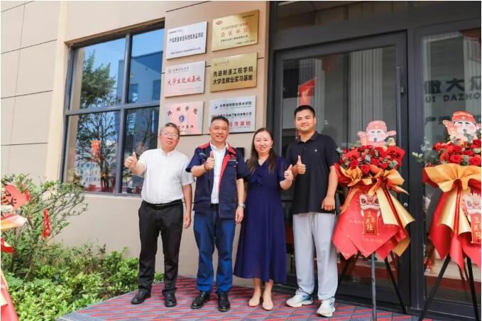 砥砺十五载 奋斗新征程(图8) 砥砺十五载 奋斗新征程(图8)