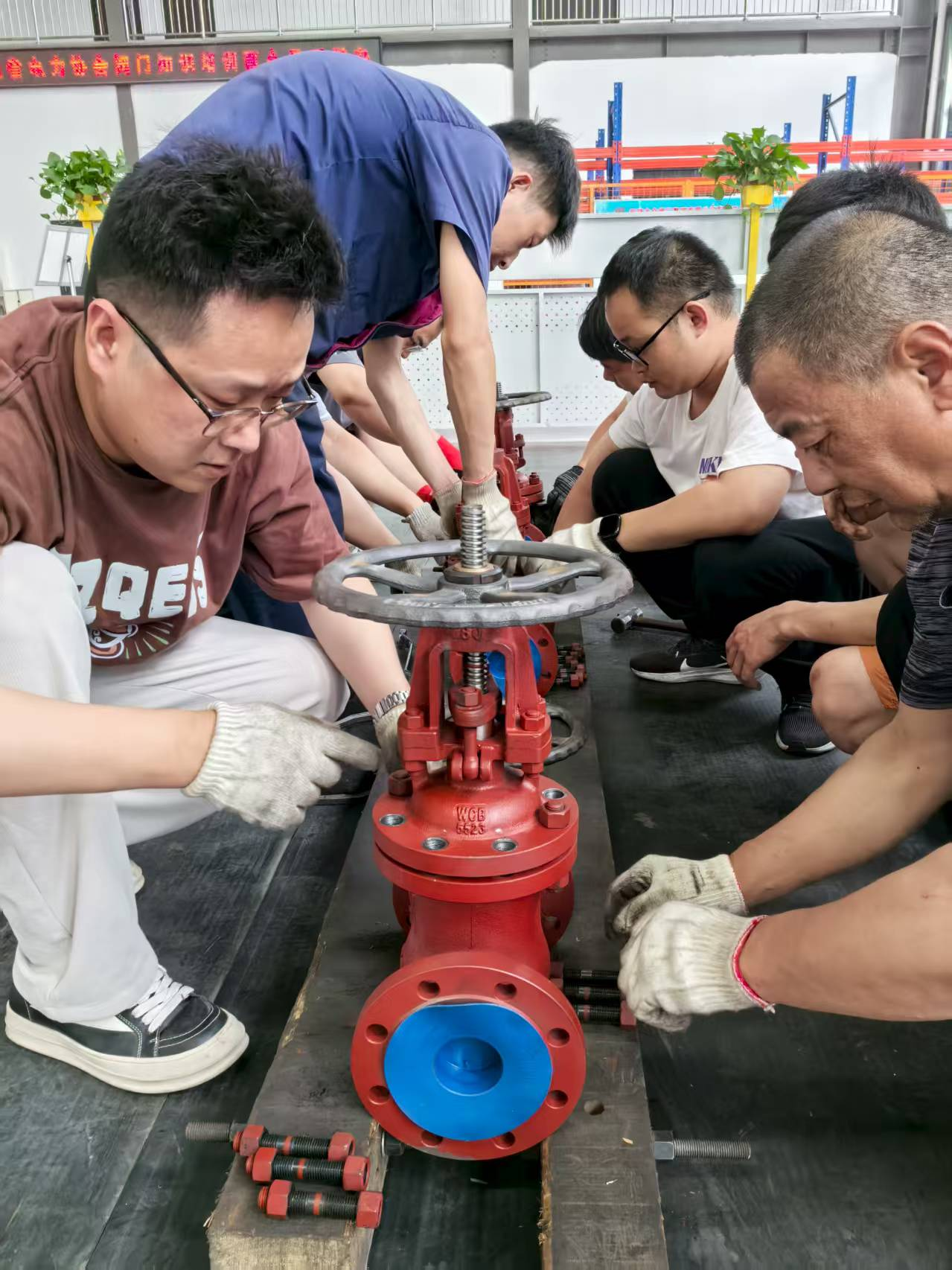 安徽大众阀门集团助力省电力协会阀门维修培训 产教融合共筑技能高地(图2) 安徽大众阀门集团助力省电力协会阀门维修培训 产教融合共筑技能高地(图2)