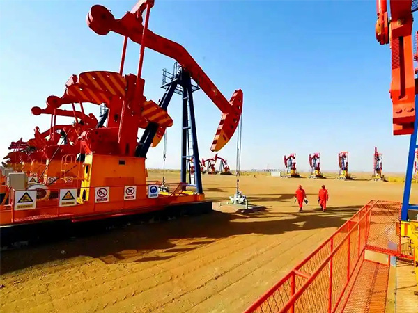 The Jilantai Oilfield of Huabei Oilfield Company has driven the efficient development of the old oil(图1) The Jilantai Oilfield of Huabei Oilfield Company has driven the efficient development of the old oil(图1)